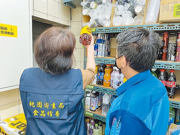 桃園市衛生局表示,目前所有生產蘋果西打1、2、3號產線都已暫停作業,現場封存累計17萬7091罐,共332.37公噸。(桃園市衛生局提供/陳夢茹桃園傳真)