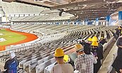大巨蛋座椅間距小　議員質疑影響逃生