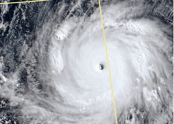 今年地表最強颱風「瑪娃」來襲。圖/取自鄭明典臉書