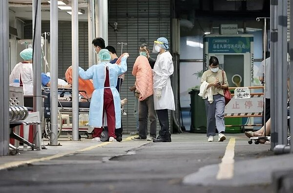 近期新冠肺炎進入第四波傳播,看診人數增多。圖/聯合報系資料照