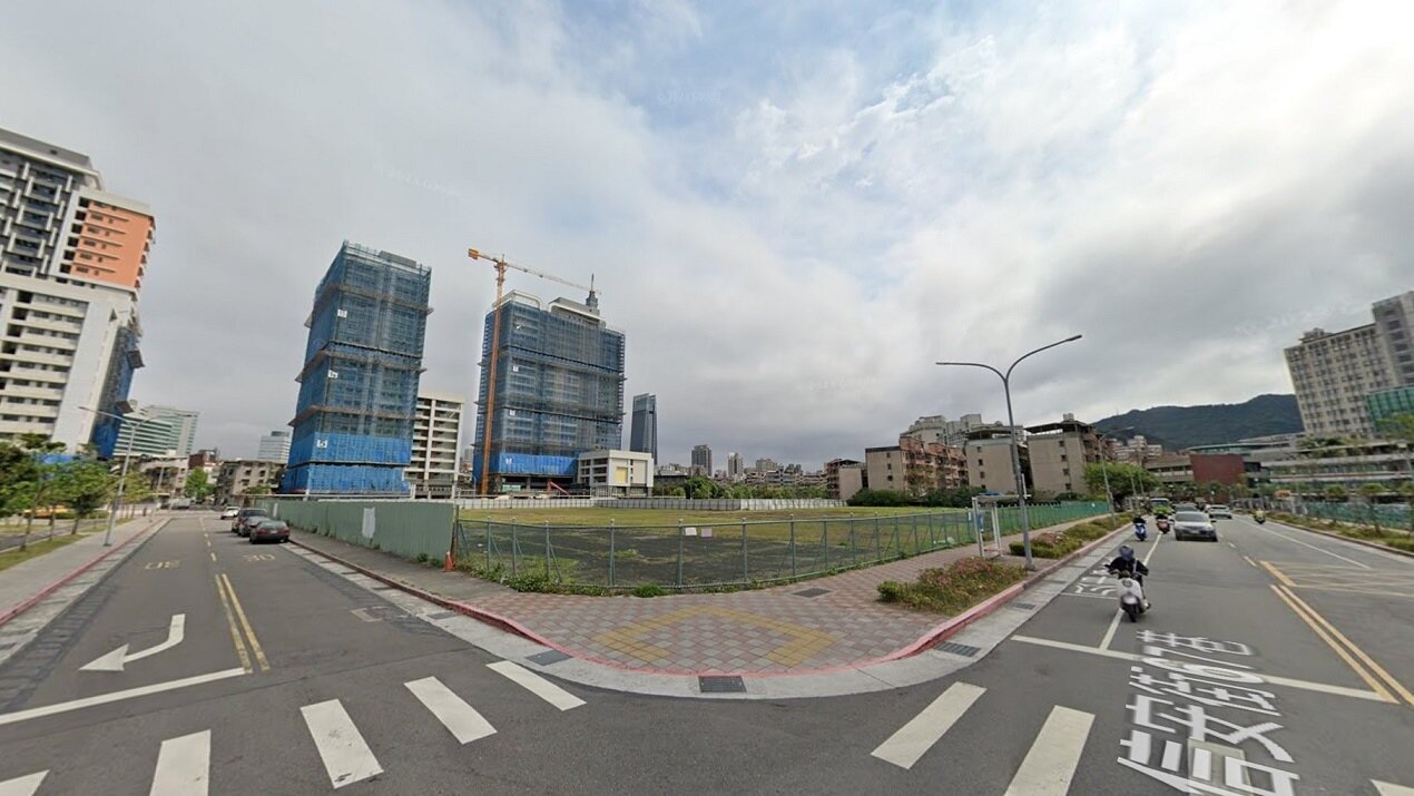 ▼先前信義區陸軍保養廠C基地地上權案,以流標收場。(圖/翻攝<a href="https://www.google.com/maps" target="_blank">GoogleMaps</a>)