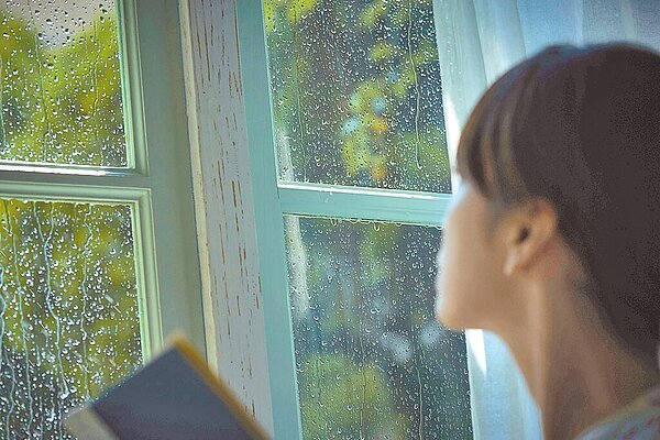 信義居家表示進入梅雨季節，長時間降雨雖然令人困擾，但也是居家檢查漏水好時機。（信義居家提供）