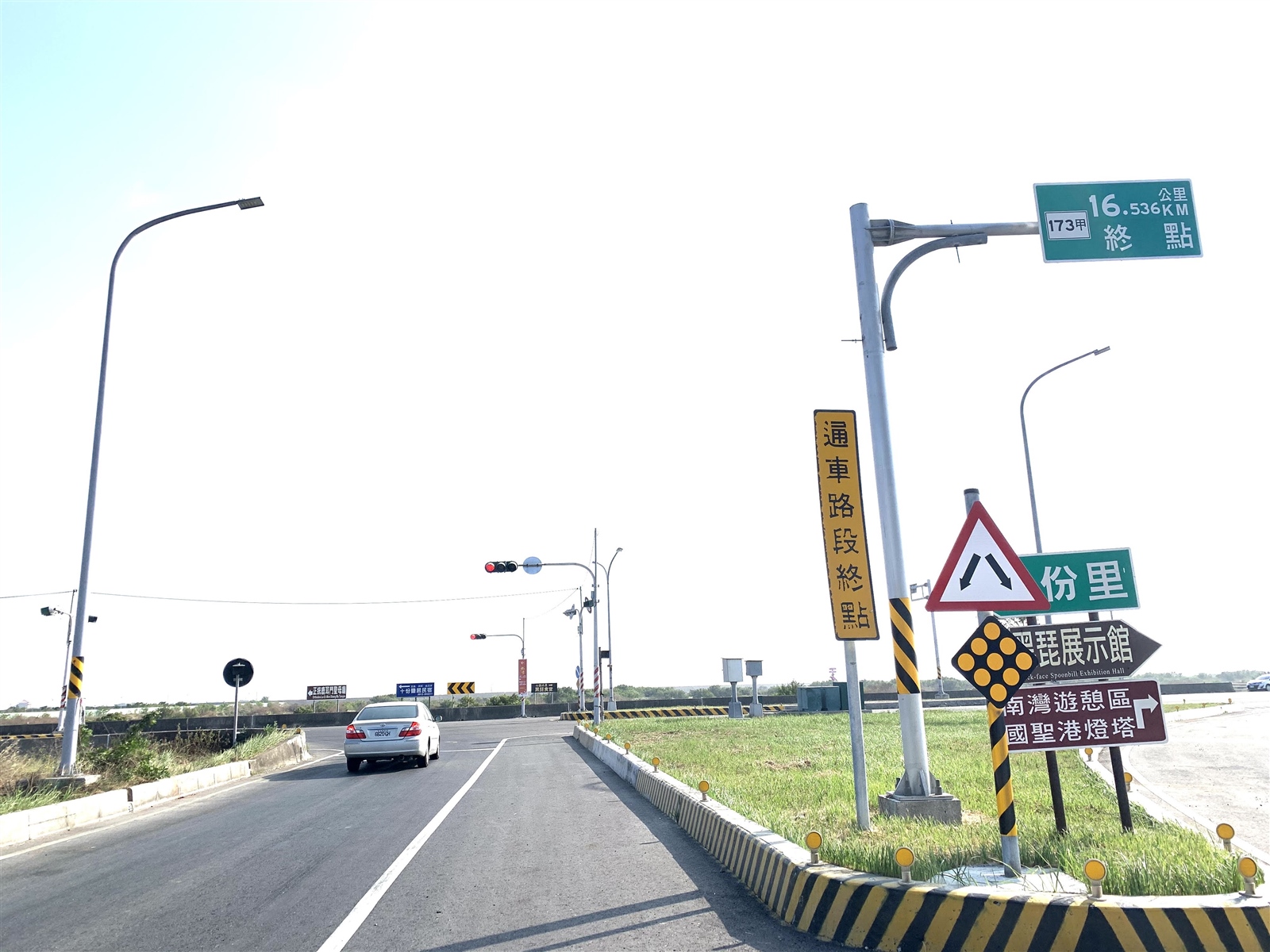 台61線西濱公路目前只到台南七股十份交流道就中斷。記者吳淑玲／攝影 