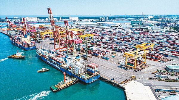 由於出口及資本形成不如預期，主計總處預測今年全年GDP僅2.04%。圖／聯合報系資料照片 