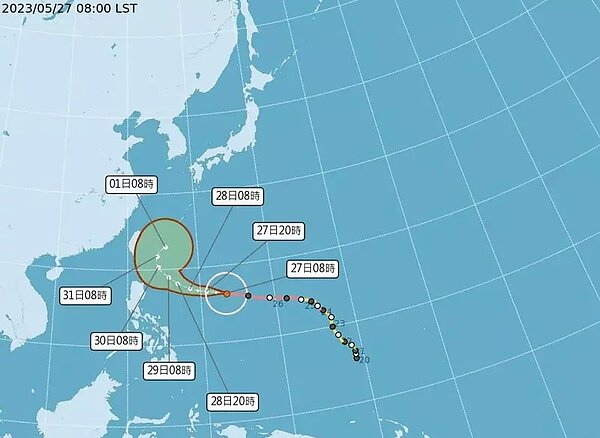 預估強烈颱風瑪娃路徑大致仍是接近東南部外海後,在下周二逐漸轉往東北方移動,後續路徑各模式仍有些分歧,還有變動的空間。圖/取自氣象局網站
