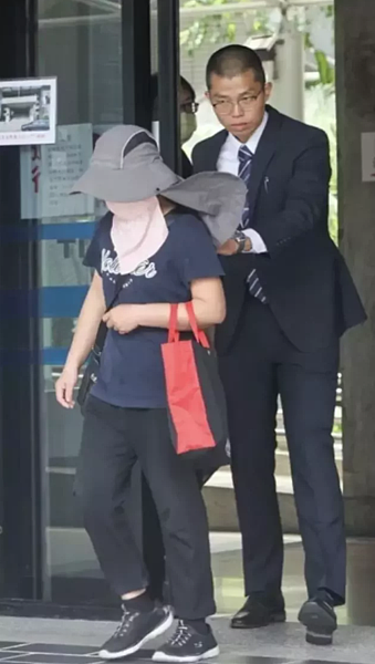 賴母(左)。圖/報系資料照