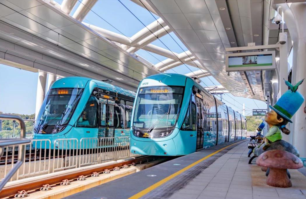 基隆捷運及汐東捷運擬採用系統為低底盤、低月台、架空線系統供電。圖/陳炳甫辦公室提供