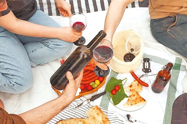 國健署數據顯示，我國約百萬人有過度飲酒狀況 ，長期下來可能導致肝癌找上門。（陳三奇提供／林周義台北傳真）（飲酒過量，有礙健康）