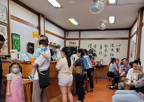 開業39年的雙江茶行歇業，新店面仍在裝潢中，尚未宣布開幕時間。圖／截自雙江茶行臉書粉專