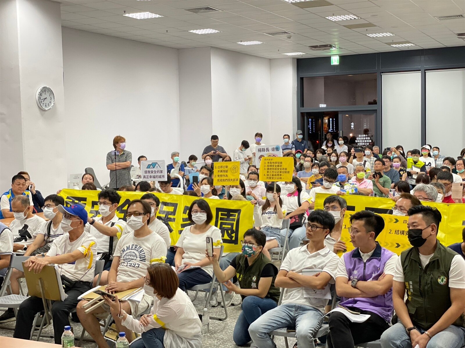 今天晚間說明會有超過百名居民到場聆聽,直到晚上10點才結束。記者黃羿馨/攝影