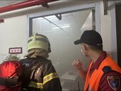 澎湖惠民醫院竄濃煙　起火房間上鎖幸僅冷氣插座燒黑