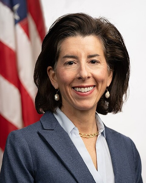 美國商務部長雷蒙多(Gina Raimondo)。圖/維基百科