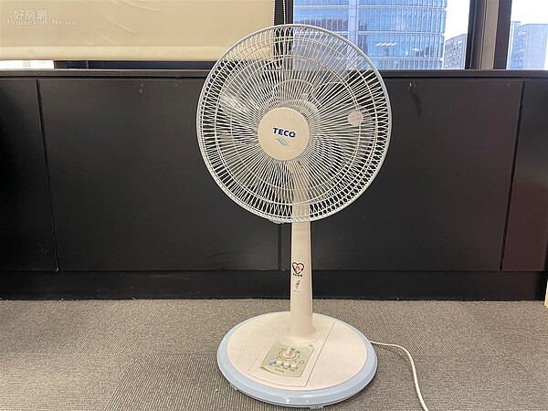 原來都錯了!開電扇少做「1動作」吹不涼還很耗電 台電分享吹電扇涼又省電的秘訣。示意圖/好房網News資料照