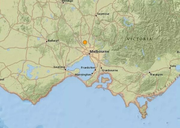 澳洲墨爾本部分地區28日深夜遭到3.8級地震襲擊，甚至有房屋嘎嘎作響、讓成千上萬民眾驚醒，地震學家更表示「這是墨爾本超過120年來遭遇最大的地震」。圖／截自USGS
