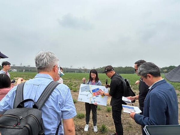 燈會指導委員至高鐵燈區現勘。圖／台南市觀旅局提供
