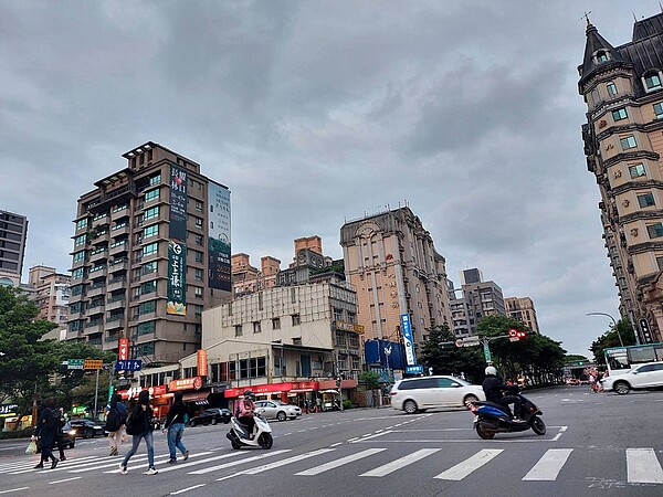 賠售、量減窘境 炒作區也受檢視?「這稅」慘跌幅度歷年最大! 邱明芳指出,不動產合併能夠創造出合併後不動產的最有效利用時,被合併的不動產常能創造較高的附加價值,其合併的內容包含土地、建物及產權等。示意圖/好房網News記者林和謙/攝