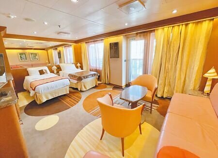 歌詩達莎倫娜號擁1500間客艙,有多種房型可選。(何書青攝)