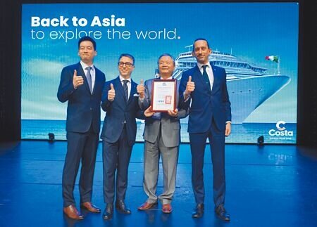 歌詩達郵輪台灣辦公室資深銷售經理林耿宇(左起)、歌詩達郵輪首席營運官Roberto Alberti、台灣遊輪產業發展協會理事長曾俊鵬、歌詩達郵輪亞洲區市場總監Francesco Raffa。(何書青攝)