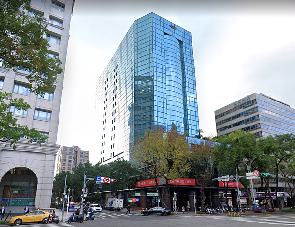 升息保險業不買樓+建商購地腰斬 Q2靠它亮眼撐盤 金地遠實業買下新光中山大樓。圖/翻攝自GoogleMaps