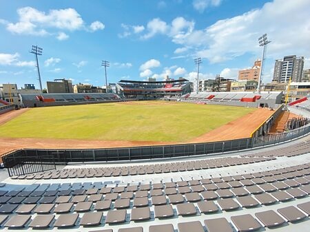 
新竹市政府表示預計6月進場改善棒球場，工程持續至10月，期待迎接明年職棒賽事。（陳育賢攝）
