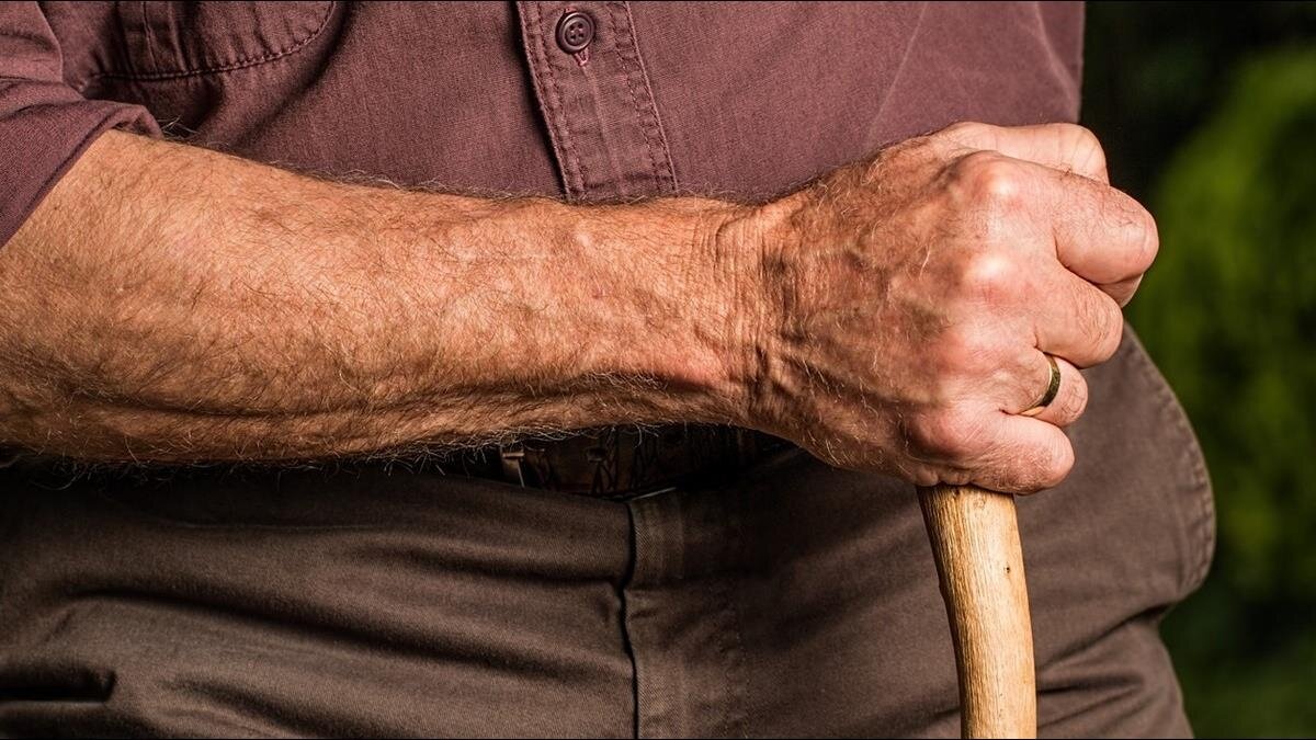 ▼民眾到台北大安區某中古華廈看裝潢,發現一家五口擠身在40坪左右的空間,生活環境不佳。(示意圖/Pixabay)