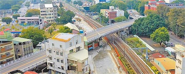 台南市開元陸橋預定自7月5日起封閉施工拆除。(交通局提供/洪榮志台南傳真)