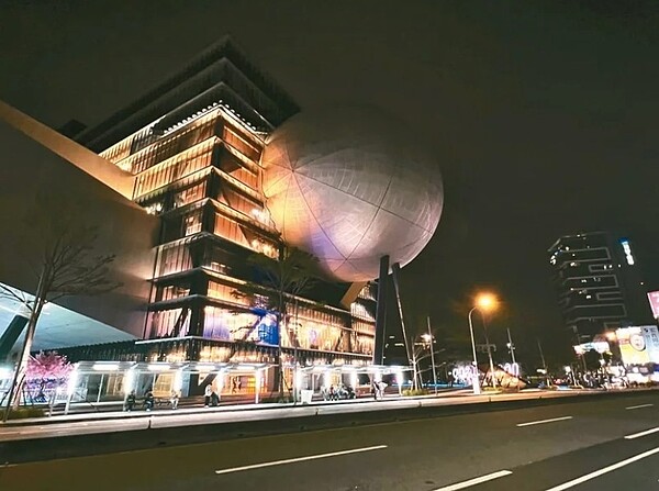 台北藝術中心去年開幕，先前因施工廠商倒閉，導致北市府須支付調解金2.3億多元。記者林佳彣／攝影
