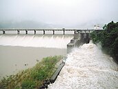 潭美颱風雨大於風　石門水庫排洪