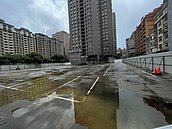 居民心驚！竹北天坑旁又有新建案　建商採這工法掛保證