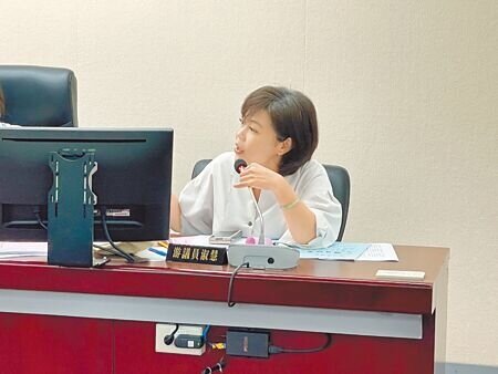 台北市被鑑定須拆除重建的海砂屋,未在5年內申請重建,30%容積獎勵將逐年遞減5%至10%為止,議員游淑慧希望增加重建誘因,昨提案刪除遞減規定。(蔡佩珈攝)