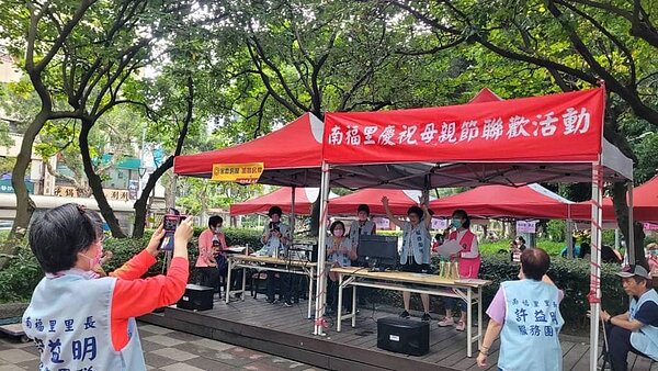 南福里母親節聯歡活動。（圖／中正萬華樂生活Ｘ有你有我）