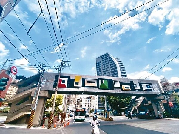 八里區龍米陸橋將拆,6月2日至3日每晚11時至翌日上午6時將封閉龍米路一段。圖/新北工務局提供