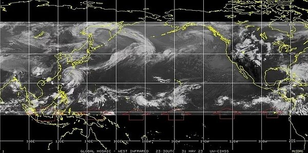 北半球的「間熱帶輻合帶（ITCZ）」回到北緯10度左右，這是一條在赤道北側的對流雲帶，尺度極大，幾乎可以環繞整個地球。圖／取自鄭明典臉書
