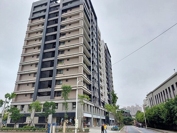 桃園市社會住宅自今(2023)年6月1日起,凡續約時符合弱勢身份、65歲以上長者或新住民等資格的政策戶可延長租期,從現行制度的6年延長為12年。圖/好房網News記者林和謙/攝