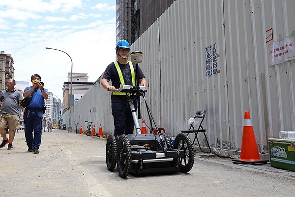 工務處強調,針對竹北各大型工地有深基礎開挖工程者,將不定期稽查,並要求建商加強敦親睦鄰。圖/工務處提供
