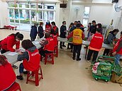 明德里高麗菜隨喜義賣活動