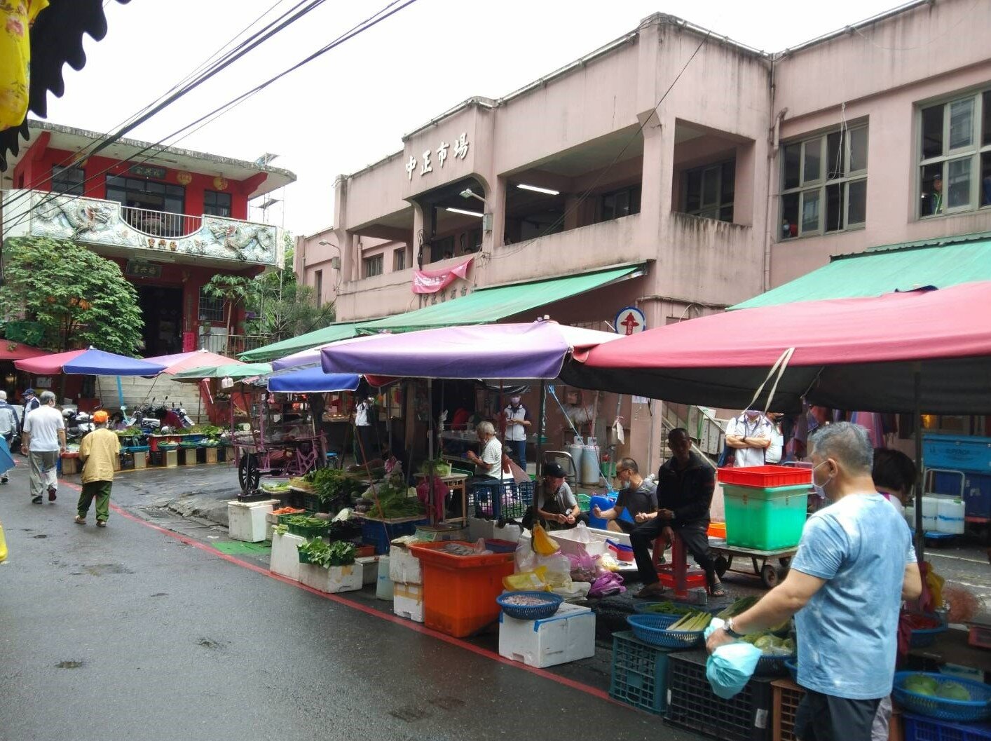 新北市汐止區公有中正零售市場已設立50年,市府規畫改建,預計2025年3月完工。記者邱瑞杰/攝影