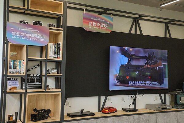 媲美電影院等級的2k雷射放映設備。圖/中市府提供