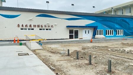 台東縣運動園區游泳池工程已完工進入驗收階段，預計於6月30日起試營運，暑假正式啟用。（蕭嘉蕙攝）