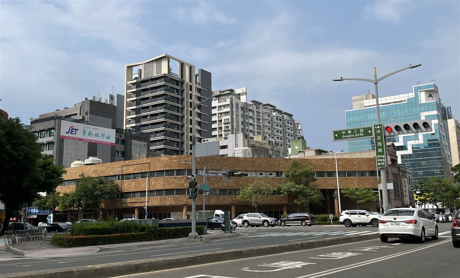 雄市有位在黃金地段的商場,閒置多年遲未活化。記者王昭月/攝影