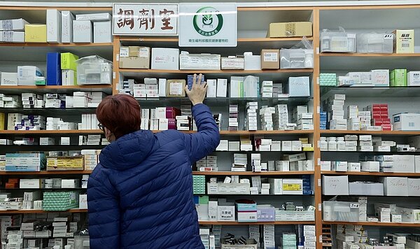 目前各藥廠仍在等待十數款的抗生素重新核定健保藥價,希望能夠趁著氧化鎂的調價後,一併解決。記者黃義書/攝影