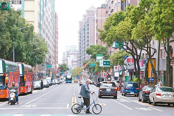 桃園市蘆竹區南崁停車位不足,市府規畫蘆竹新行政園區增加停車空間,因物料上漲,預估建造經費將從14億增至20億元。聯合報系資料照