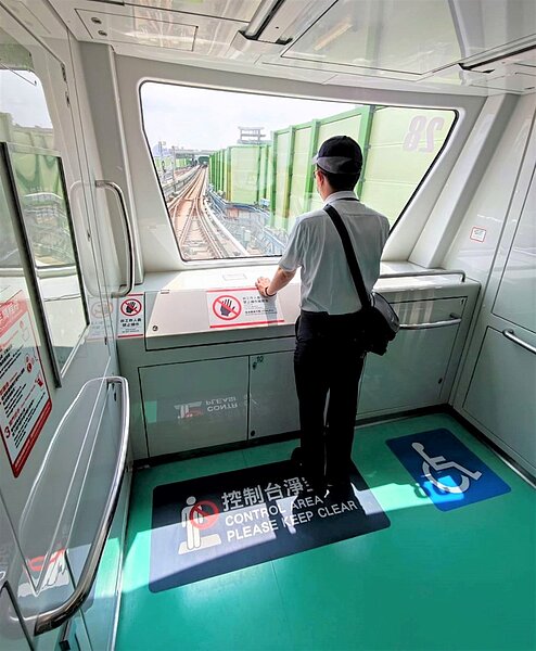 自6月6日起,中捷列車駕駛台蓋板蓋上但不上鎖。圖/台中市府提供