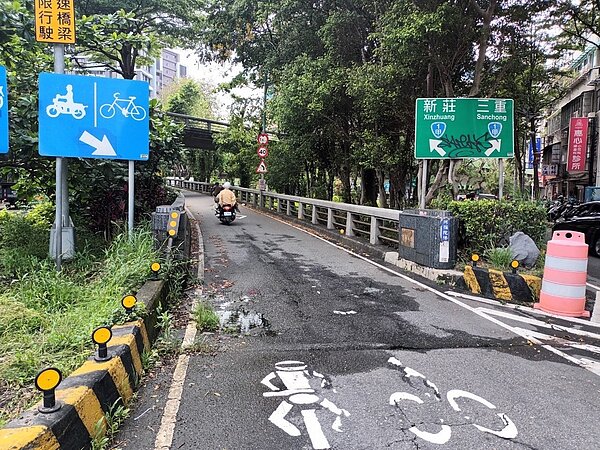 養工處將於明日夜間10時至隔日上午6時,辦理重新橋方正銑鋪工程,屆時將分階段封閉往新莊方向重新路4段汽、機車匝道及成功路機車匝道,請用路人提前改道通行。