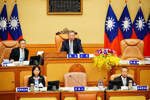 新北市議會今三讀議案第一讀會,共審查4案,包括氣候變遷、原住民就業、美術館設置及房屋稅自治條例。記者劉懿萱/攝影