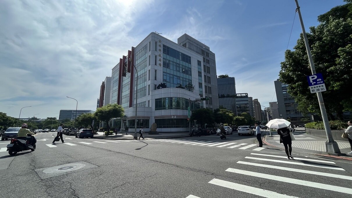 ▼全坤建設今日股東會於內湖總部大樓舉行。(圖/<a href="https://house.ebc.net.tw/" target="_blank">EBC地產王</a>張琬聆攝)