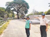 屏東大學護老雨豆樹　無償供地拓寬道路