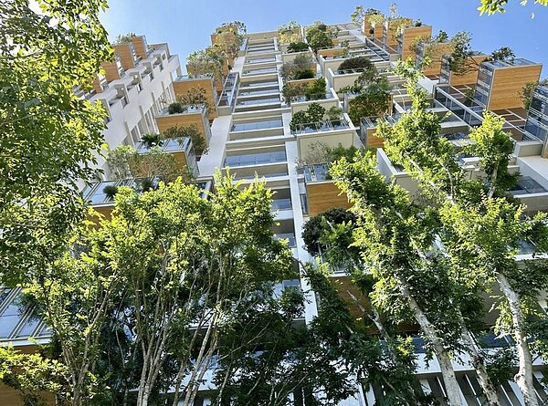 位於台中單元二的「精銳Garden One」,建築本體大量垂直綠化。
圖/精銳建設提供