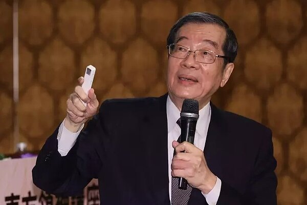 考試院長黃榮村今天表示,公務人員退撫儲金新制7月1日起上路,個人專戶制預計114年開放自主投資,公務人員退休撫卹基金管理局將辦理教育宣導,讓公教人員更了解相關流程。圖/聯合報系資料照