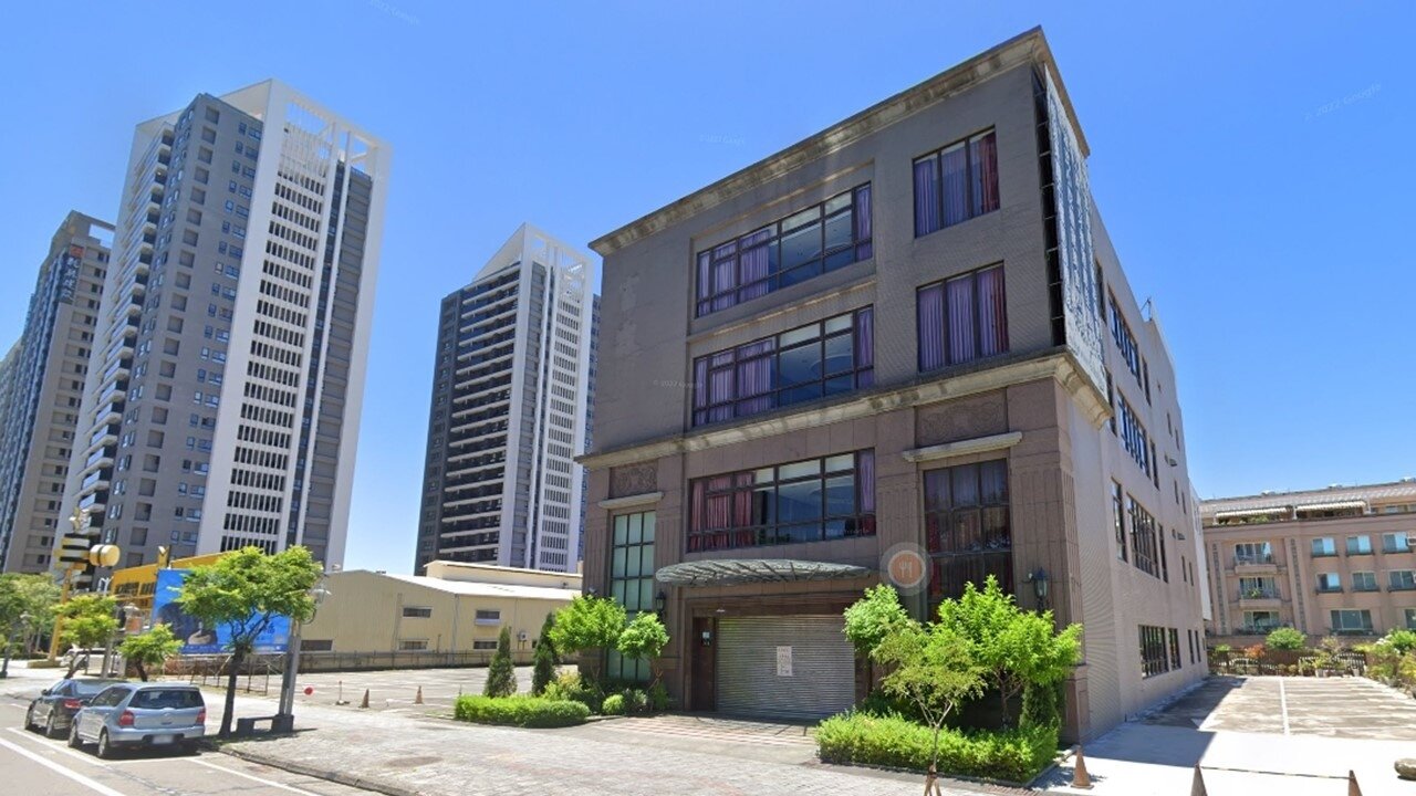 ▼今年2月,茶六以月租60萬元租下,位在安平區永華路二段,屋齡17年、4層樓高的整棟透店。(圖/台灣房屋提供)